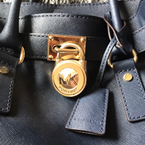 Michael Kors large Hamilton navy blue handbag - Picture 2 of 7